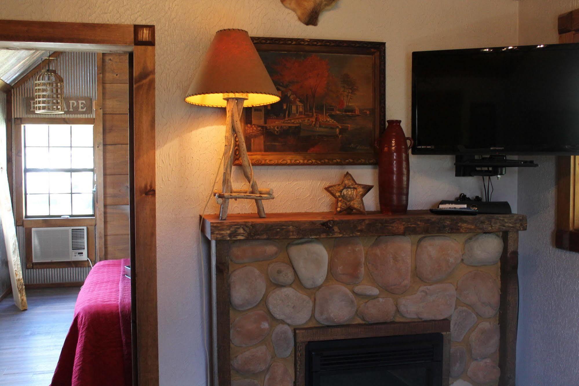 Bear Creek Lodge Cabin Resort Reeds Spring 外观 照片